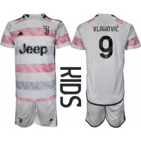Dječji Nogometni Dres Juventus Dusan Vlahovic #9 Gostujuci 2023-24 Kratak Rukav (+ Kratke hlače)